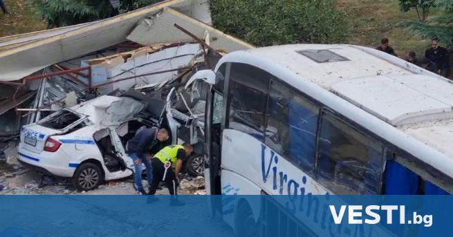Повдигнато е обвинение на 15 годишния сириец управлявал автобуса и предизвикал