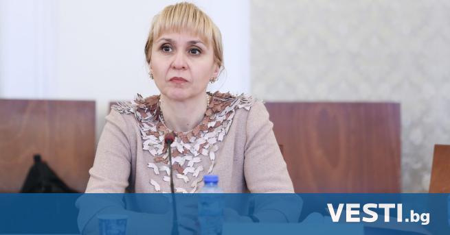 Омбудсманът Диана Ковачева сезира управителя на БНБ Димитър Радев, министъра