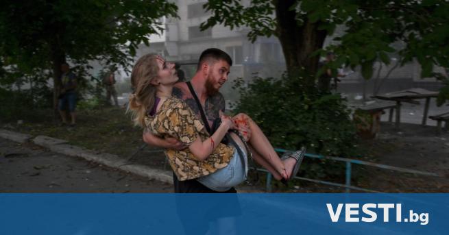 След руски ракетен удар по жилищни сгради в източния украински
